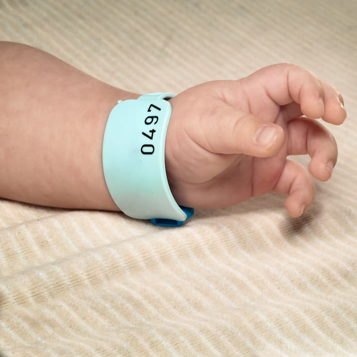 Impacto en Chillán: formalizan a abuelo por parricidio frustrado tras provocar “síndrome del niño sacudido”