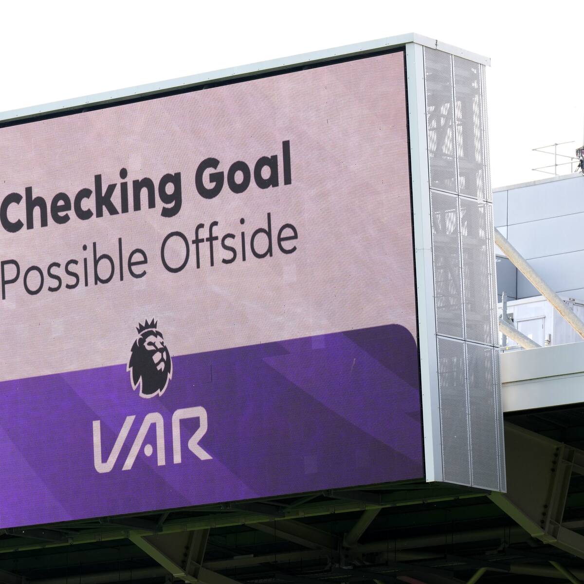 Clubes de la Premier League deciden seguir con el VAR: solo un equipo votó en contra y habrá cambios