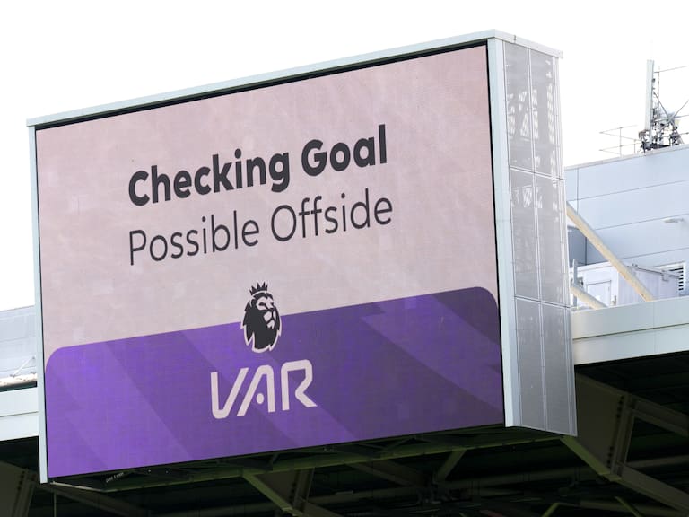 Clubes de la Premier League deciden seguir con el VAR: solo un equipo votó en contra y habrá cambios