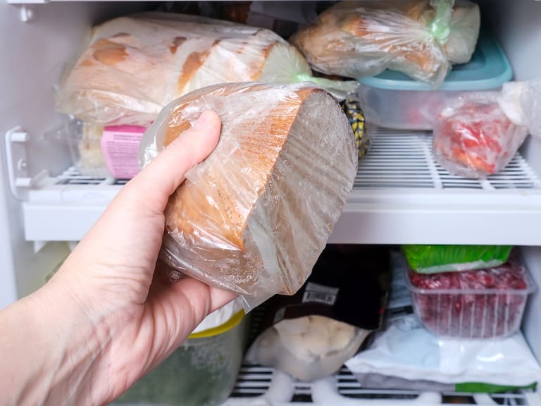 Soy nutricionista: Esto es lo que le pasa a nuestro cuerpo si se congela el pan