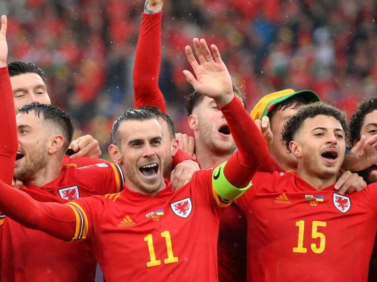 CARDIFF, WALES - JUNE 05: Gareth Bale of Wales celebrates with team mates victory in the FIFA World Cup Qualifier between Wales and Ukraine at Cardiff City Stadium on June 05, 2022 in Cardiff, Wales. (Photo by Shaun Botterill/Getty Images)
