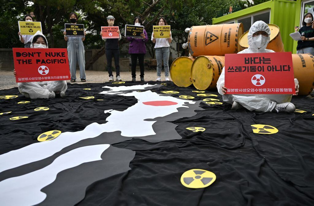 Activistas surcoreanos protestan contra el vertido de agua de Fukushima