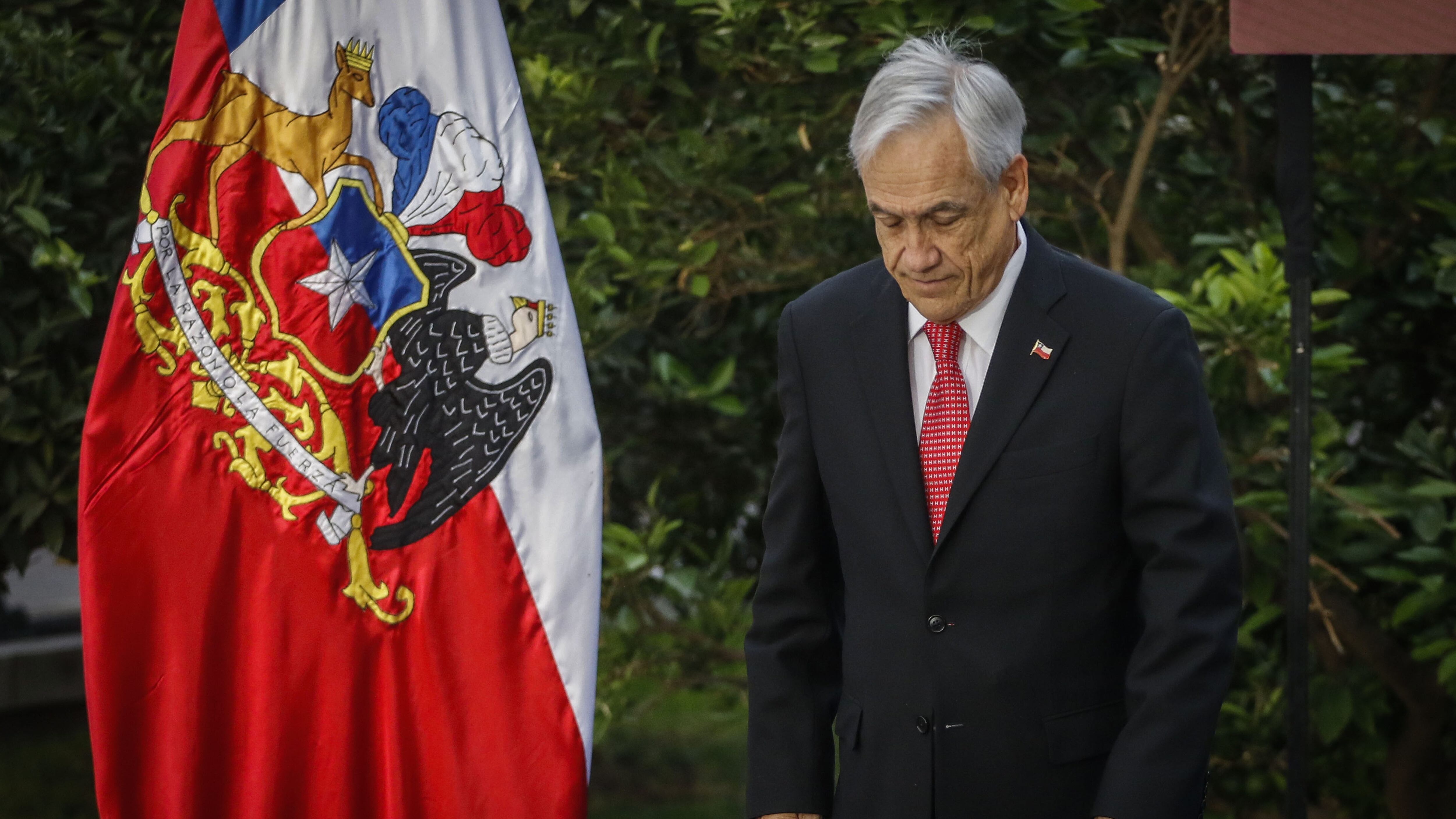 25 de febrero del 2020/SANTIAGOEl presidente de la Republica, Sebastian Piñera, baja del escenario, donde hablo para destacar la promulgación de la Ley de Modernización Tributaria, que se realiza en el Patio de los Naranjos, en el Palacio de la Moneda.
FOTO: SEBASTIAN BELTRAN GAETE/AGENCIAUNO
