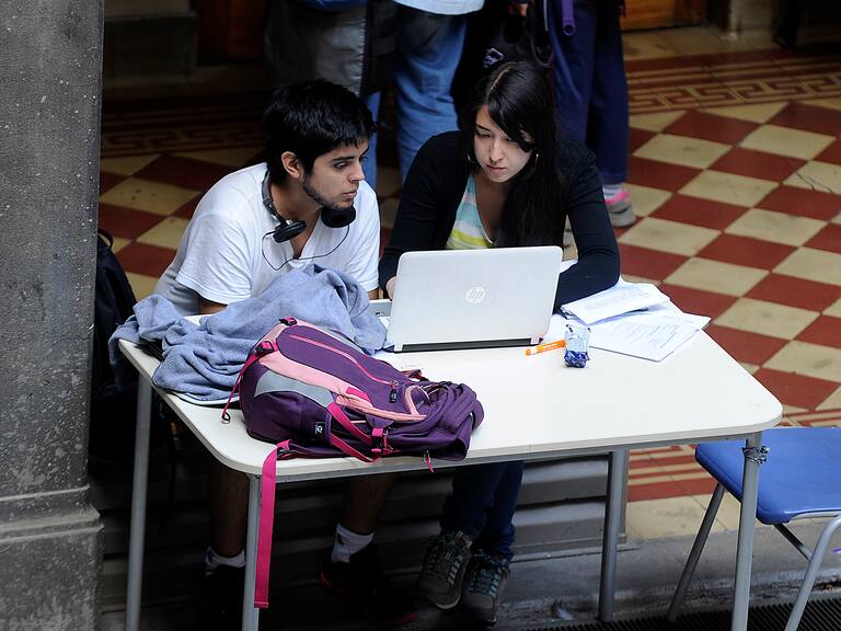 Estas son las carreras técnicas más cortas en Chile y con mejores sueldos (incluso por encima de $1 millón 300 mil)