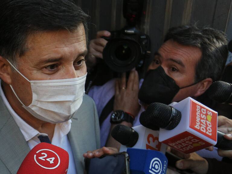 1 de ABRIL de 2022/ SANTIAGO El General en Retiro y Ex Comandante en Jefe del Ejército Ricardo Martínez llega a declarar al despacho de la Ministra Romy Rutherford por la por el caso de Fraude dentro del Ejército
FOTO: DIEGO MARTIN/AGENCIAUNO