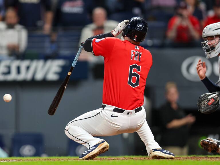 Beisbolista recibe un pelotazo a 160 kilómetros por hora en pleno rostro: quedó hospitalizado tras el impacto