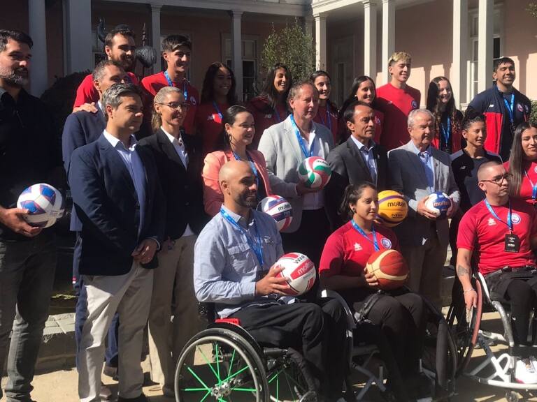 Santiago 2023 presenta los balones oficiales para la disputa de los deportes colectivos