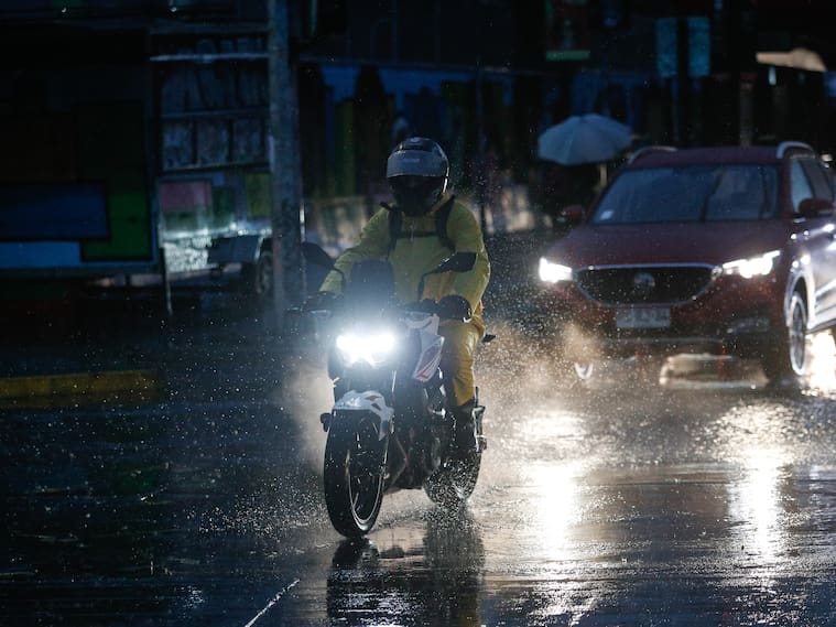 Cinco recomendaciones clave para conducir una motocicleta bajo la lluvia