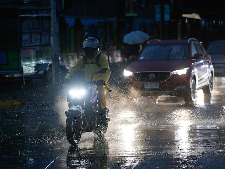 Cinco recomendaciones clave para conducir una motocicleta bajo la lluvia