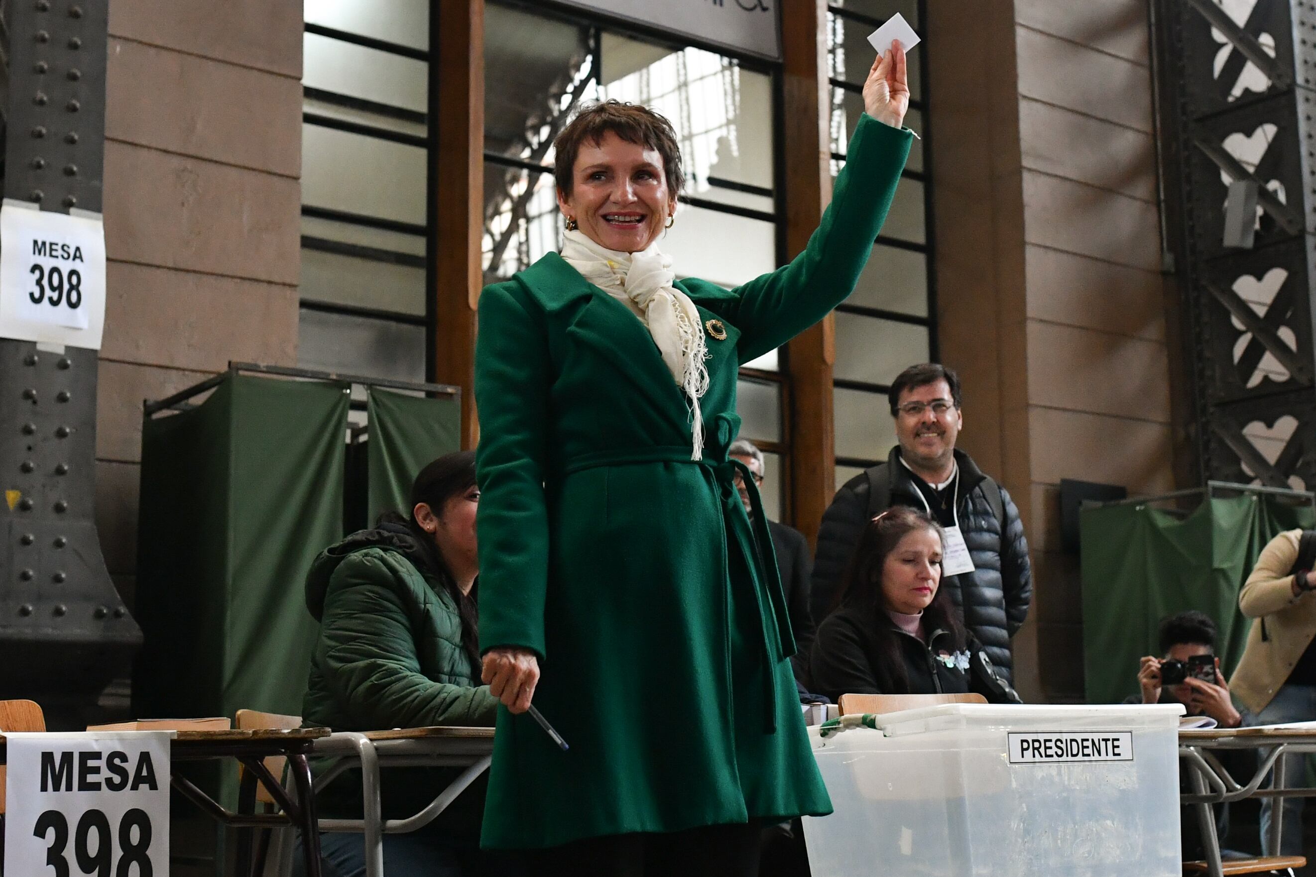 29 DE JUNIO DE 2025/SANTIAGOEn el marco de las elecciones primarias 2025, la candidata presidencial del Socialismo Democrático, Carolina Tohá concurre a emitir su voto en Centro Cultural Estación Mapocho.
FOTO: OSCAR GUERRA / AGENCIA UNO
