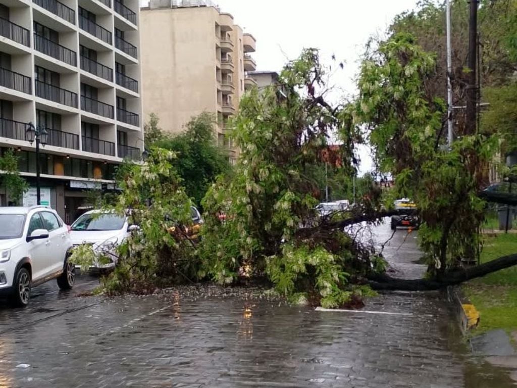 Lluvia en Santiago y Chile hoy, en vivo: cortes de luz, calles anegadas y pronóstico actualizado por región