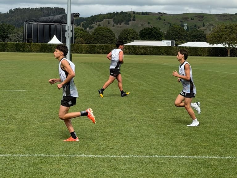 Jóvenes chilenos entrenan en la cuna del rugby mundial
