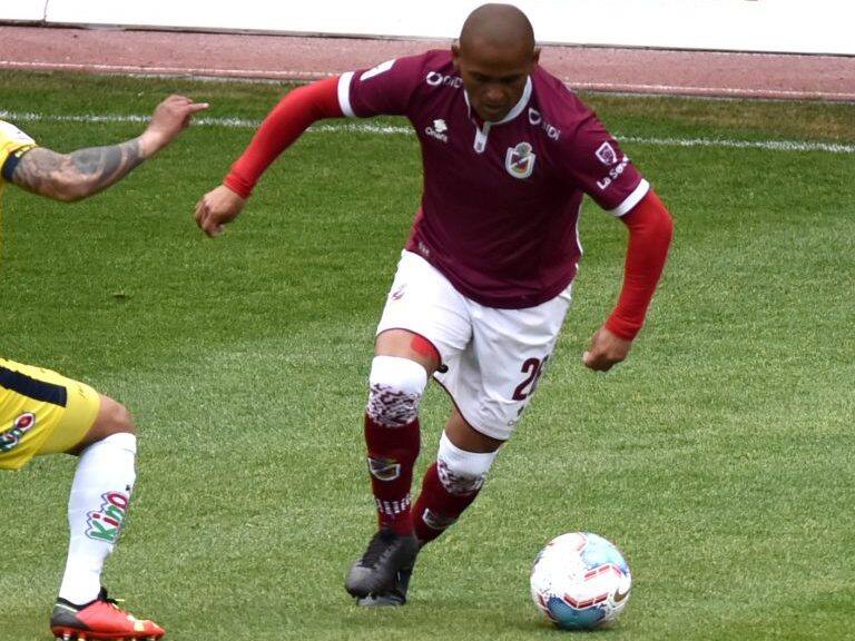 15 DE SEPTIEMBRE DE 2020/LA SERENAAlejandro Camargo (i) y Humberto Suazo (d), durante el partido valido por el Campeonato Nacional AFP PlanVital 2020, entre Deportes La Serena y Universidad de Concepcion, diputado en el Estadio La Portada.
FOTO: ALEJANDRO PIZARRO UBILLA/AGENCIAUNO