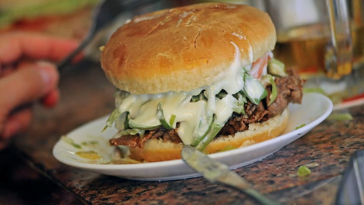 Churrasco chileno conquista ranking mundial y se instala entre los mejores sándwiches del planeta