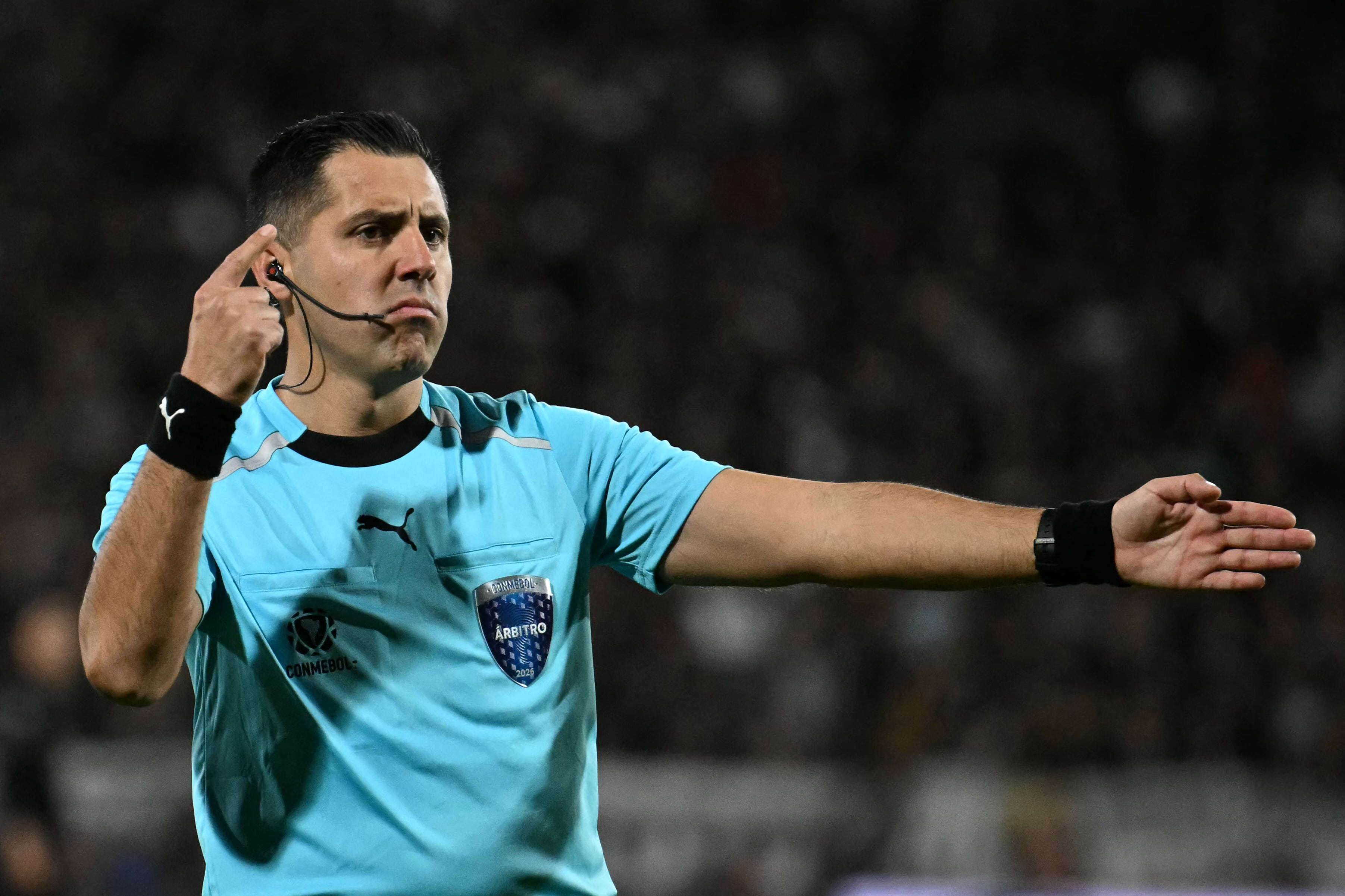 Árbitro chileno recibe importante designación internacional: dirigirá semifinal de Copa Sudamericana