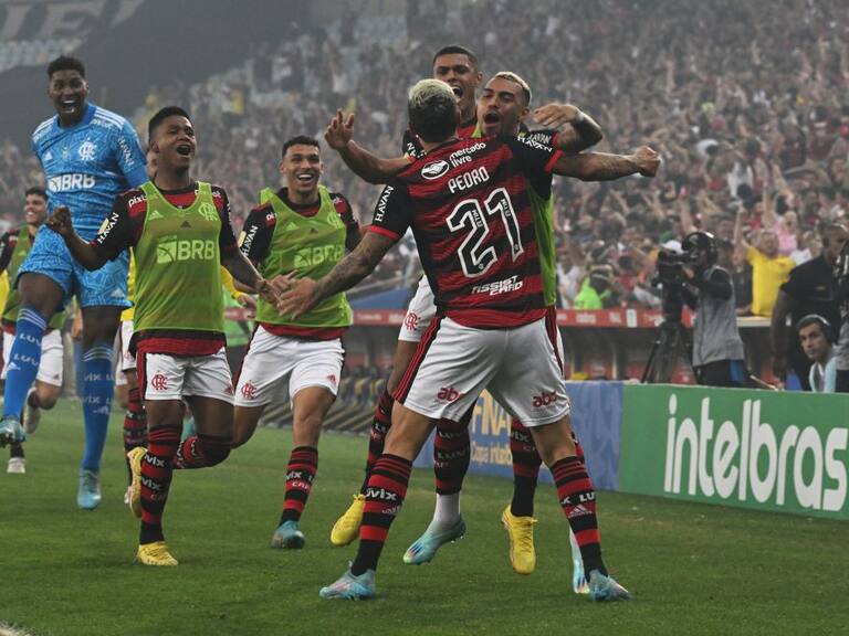 Sufriendo a más no poder el Flamengo de Vidal gritó campeón ante el Corinthians en la Copa de Brasil