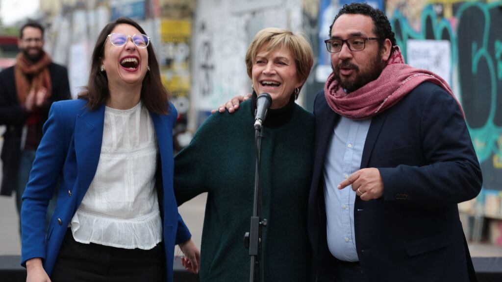 Las alcaldesa Hassler y Matthei junto al subsecretario Cataldo. / Agencia Uno.