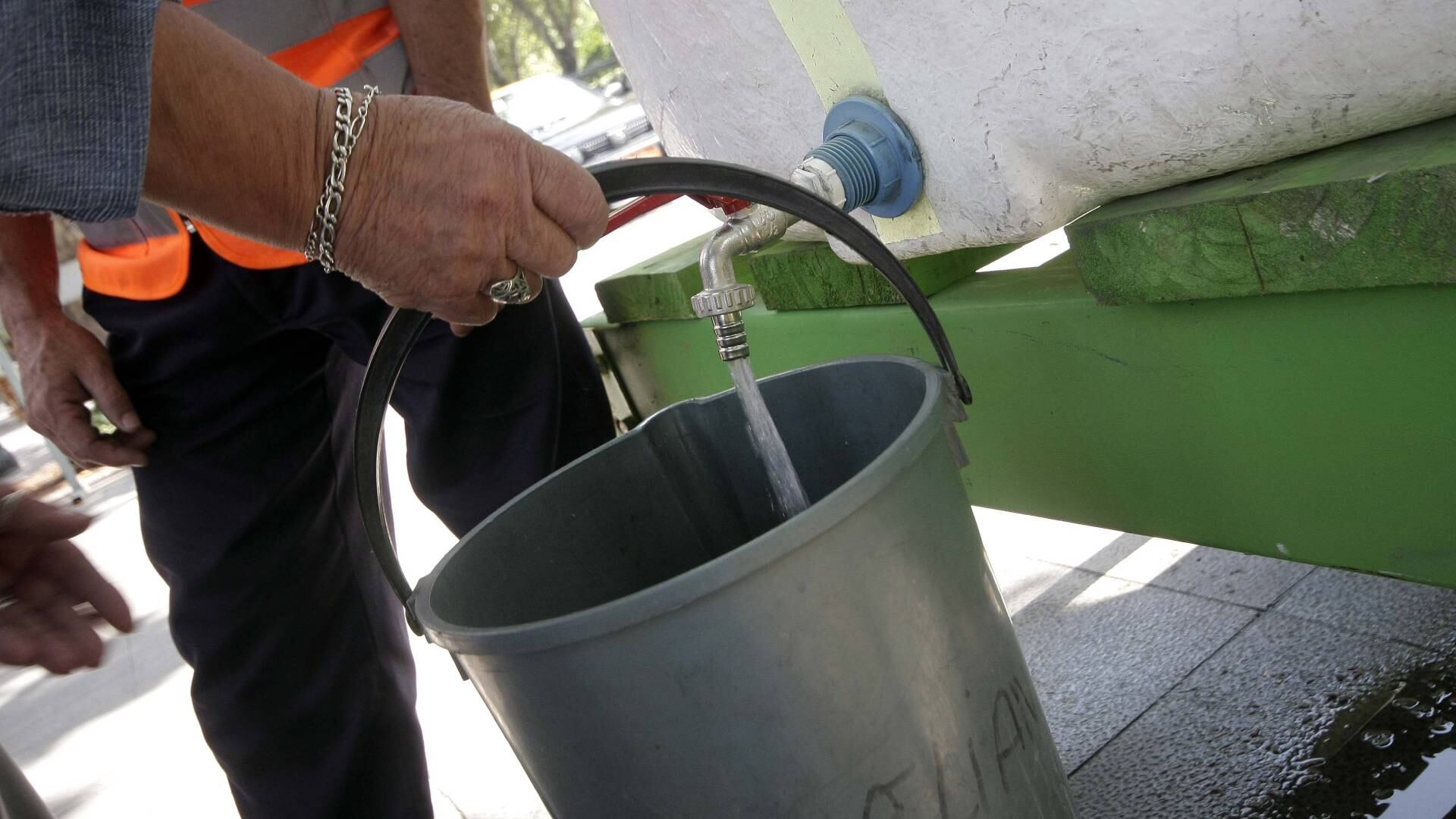 Anuncian corte de agua en comunas de la Región Metropolitana