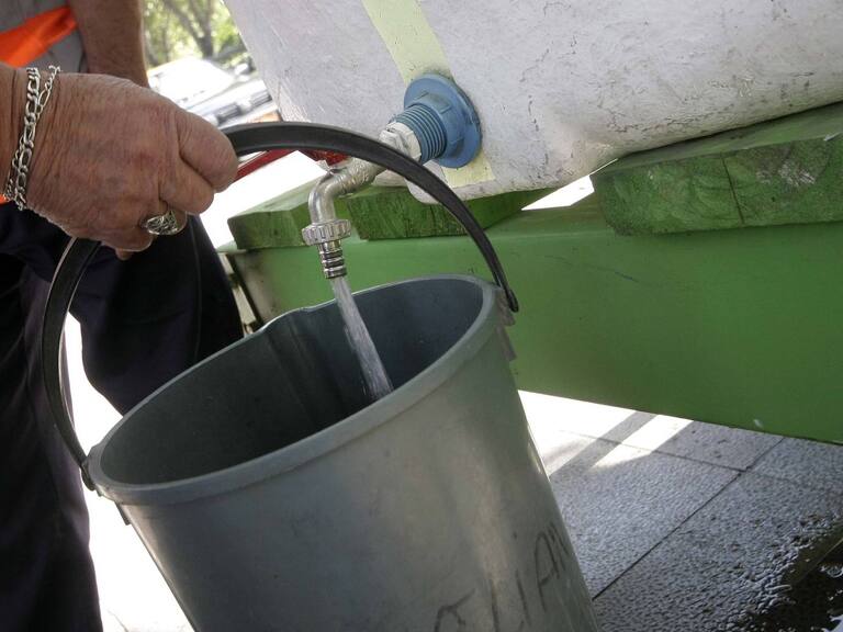 Anuncian corte de agua en comunas de la Región Metropolitana