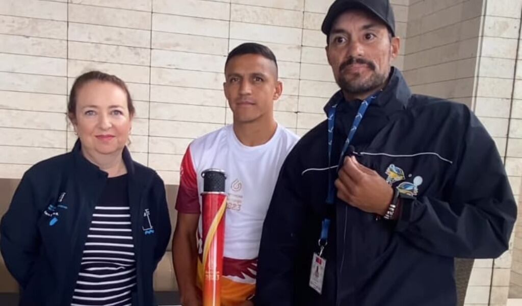 Alexis Sánchez participa en recorrido de la antorcha de Santiago 2023 por Antofagasta