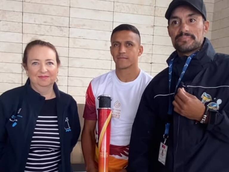 Alexis Sánchez participa en recorrido de la antorcha de Santiago 2023 por Antofagasta