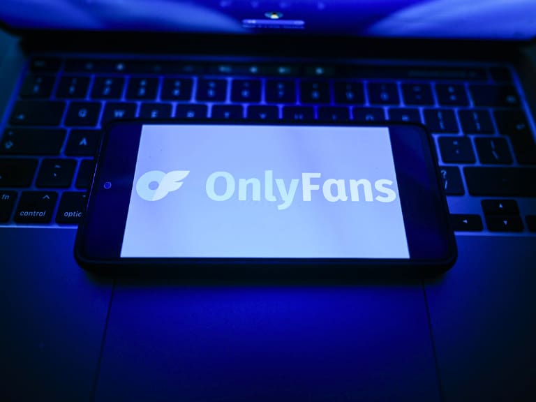 “Mucha gente se burla de mí”: estadounidense se enamoró de modelo de OnlyFans en Chile y denunció millonaria estafa