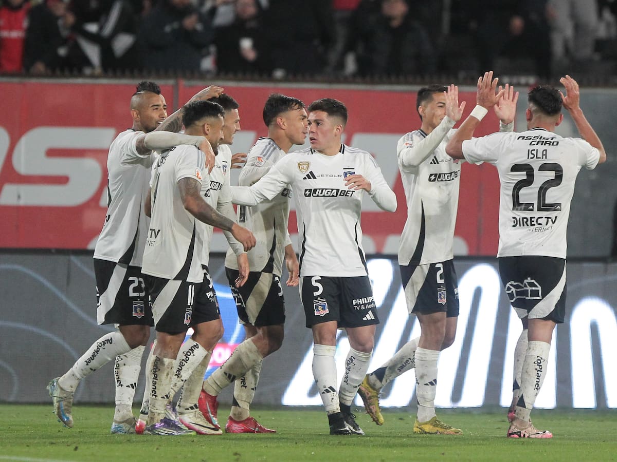 Dos exseleccionados chilenos: el volante y el arquero que sondea Colo Colo para reforzar su plantel
