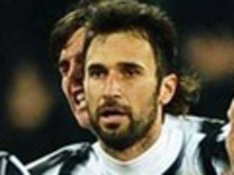 Juventus FC con Arturo Vidal pasó a la final de la Copa Italia 2012