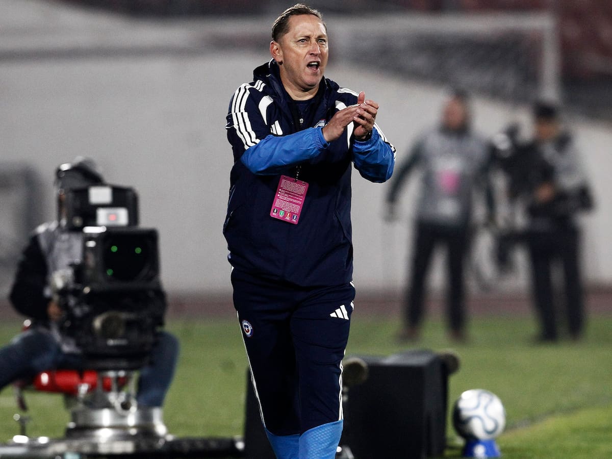 “Lo veremos con tiempo”: Luis Mena y su futuro como DT de La Roja Femenina tras quedar fuera del Mundial 2027
