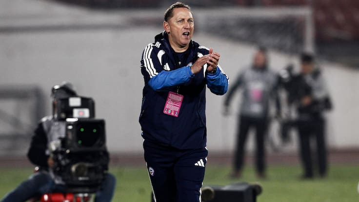 “Lo veremos con tiempo”: Luis Mena y su futuro como DT de La Roja Femenina tras quedar fuera del Mundial 2027