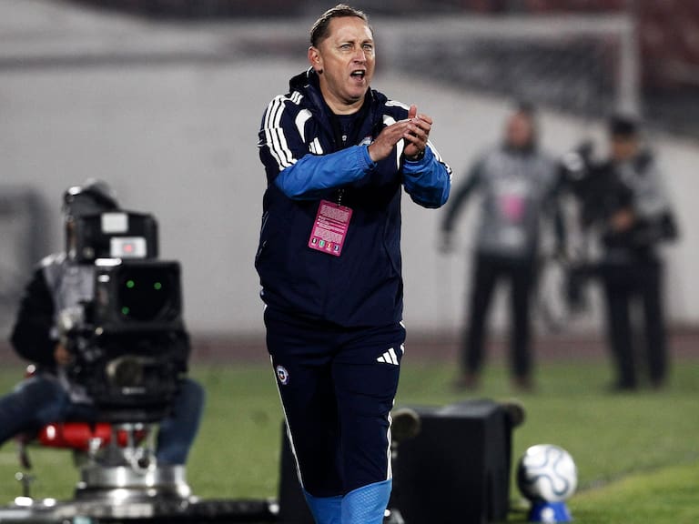 “Lo veremos con tiempo”: Luis Mena y su futuro como DT de La Roja Femenina tras quedar fuera del Mundial 2027