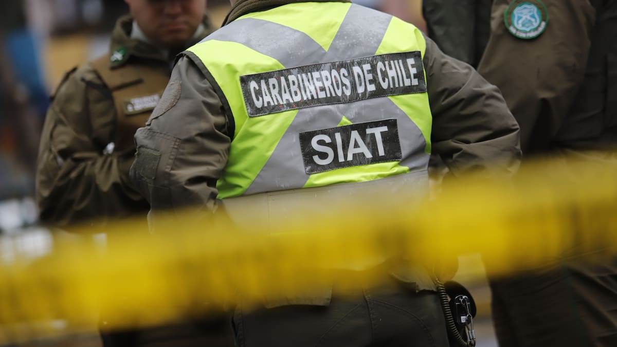 Motociclista muere tras colisionar con automóvil durante la madrugada en Santiago Centro