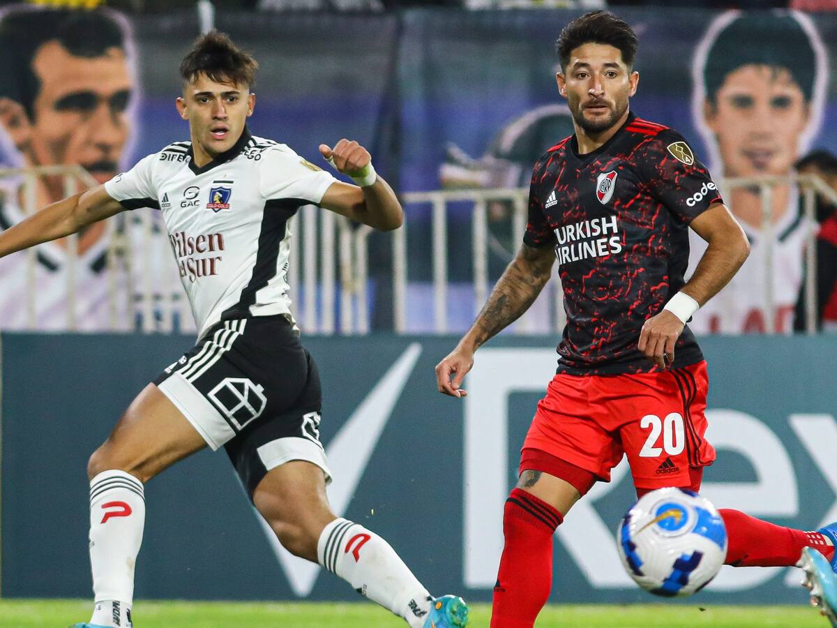 Miles de hinchas arengan a Colo Colo en Buenos Aires en la previa de enfrentar a River Plate por Copa Libertadores