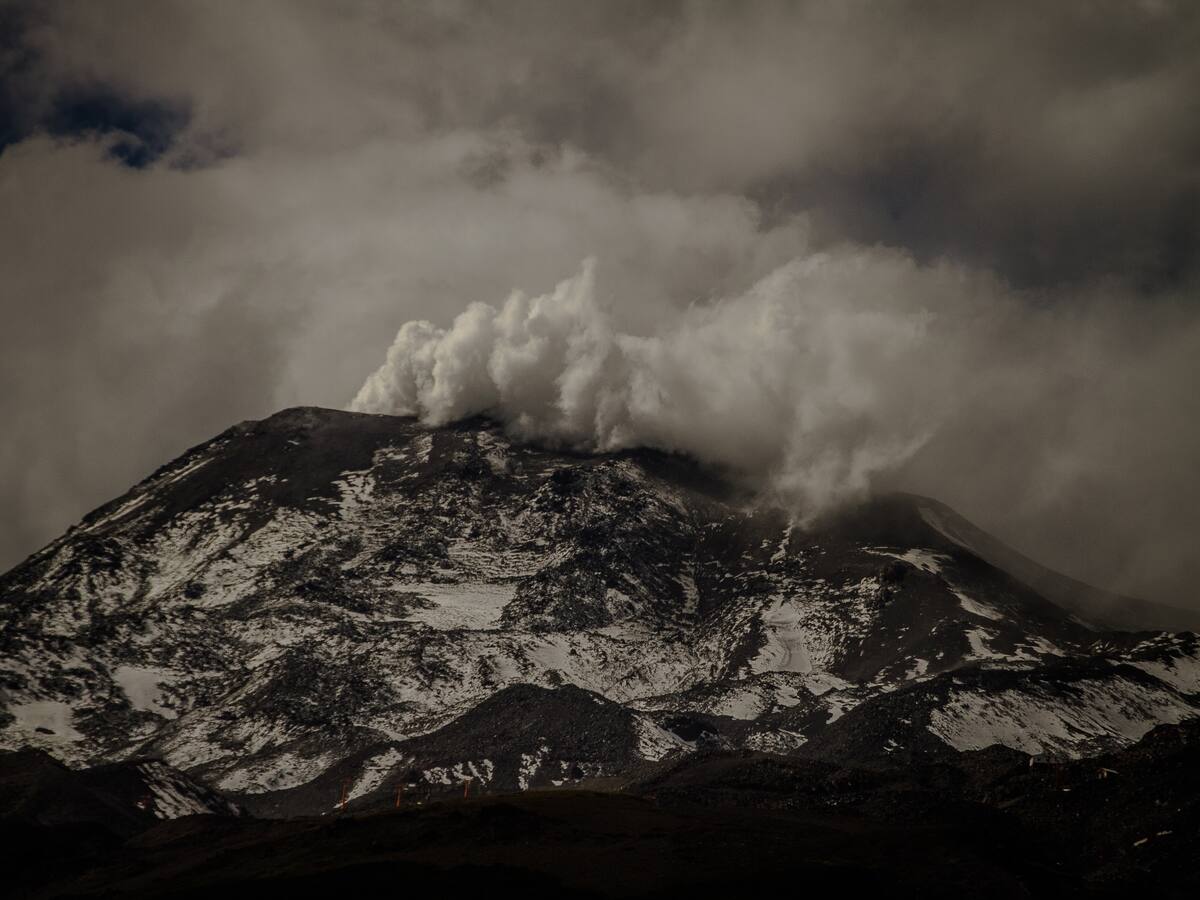 Senapred establece zona de exclusión en complejo Nevados de Chillán tras aumento de actividad volcánica