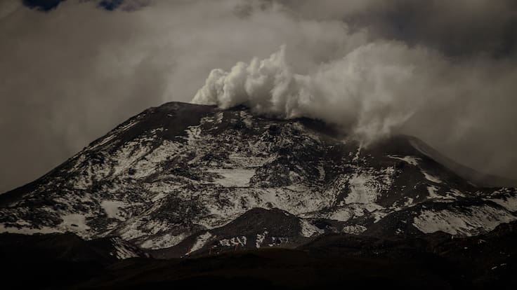 Senapred establece zona de exclusión en complejo Nevados de Chillán tras aumento de actividad volcánica