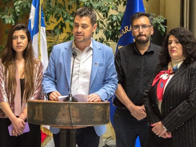 Diputado Manouchehri responde a De la Carrera por petición de censura: «Es una embestida política, de esa pequeña política que le hace daño a nuestro país”.