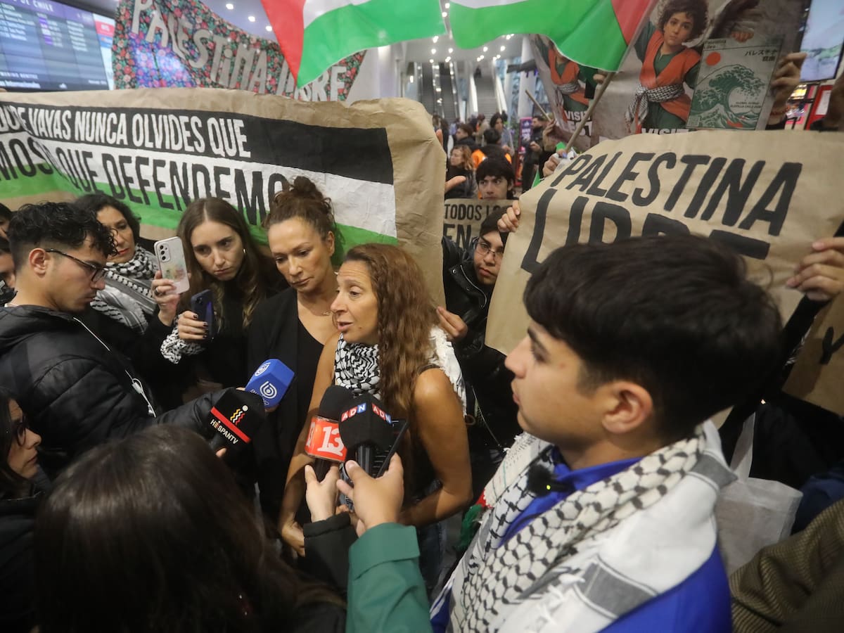 Golpeados en un “container de tortura”: chilenos de la flotilla a Gaza relatan detención en Israel