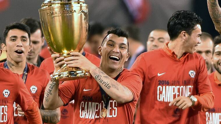 Gary Medel cumple 35 años: revisa sus títulos y los saludos del plantel de La Roja