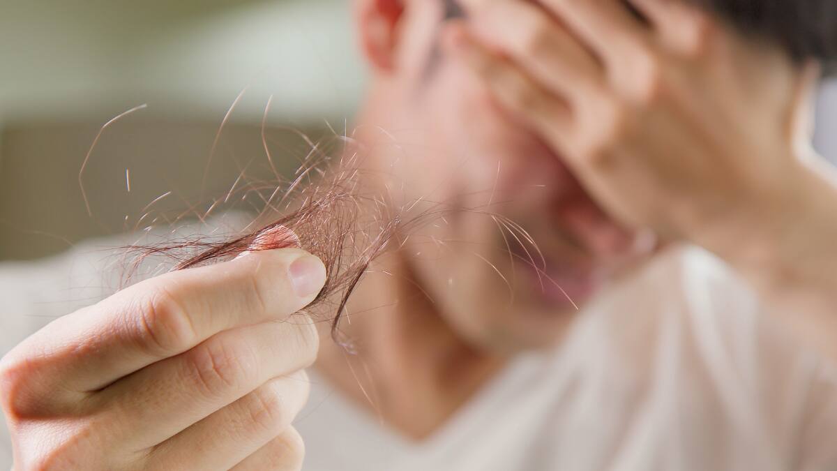El estrés de hoy podría hacer que se te caiga el pelo meses después: por qué ocurre y cuándo preocuparse