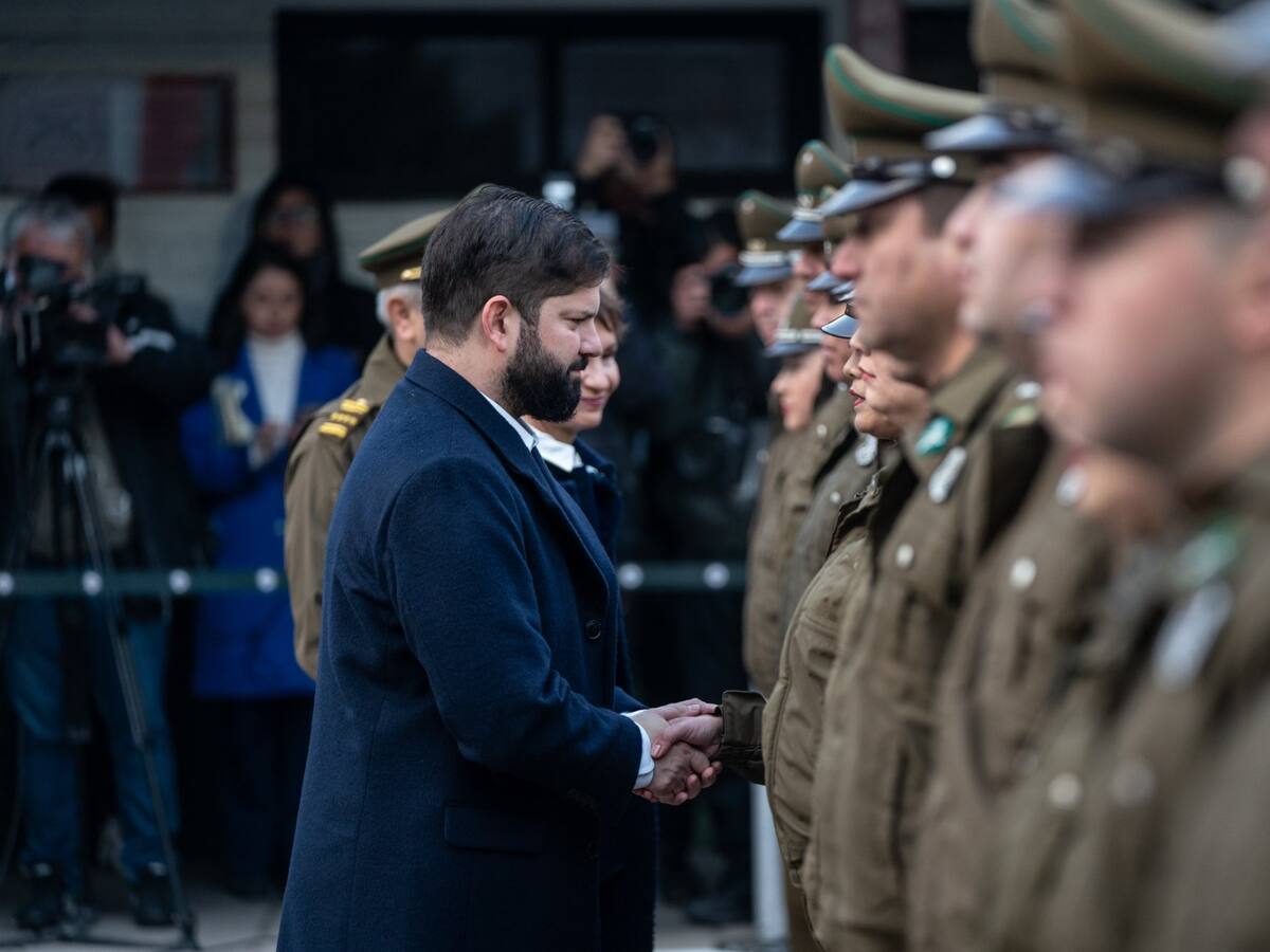 Presidente Boric respalda labor de Carabineros en materia de seguridad y afirma que su labor “es insustituible y esencial”