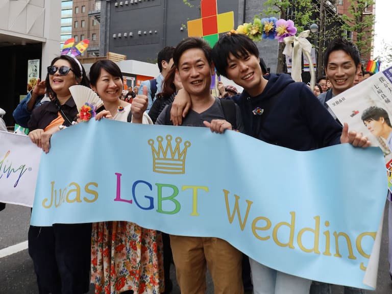 Marcha a favor del matrimonio igualitario en Tokio