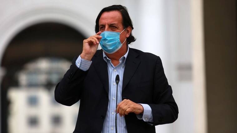 1 de Agosto de 2020/SANTIAGO
El Ministro del Interior y Seguridad Pública Víctor Pérez habla a los medios, Tras reuniónes con las directivas de las los partidos que conforman ChileVamos, en medio de la pandemia de COVID-19.
FOTO: JOSE FRANCISCO ZUÑIGA/AGENCIAUNO