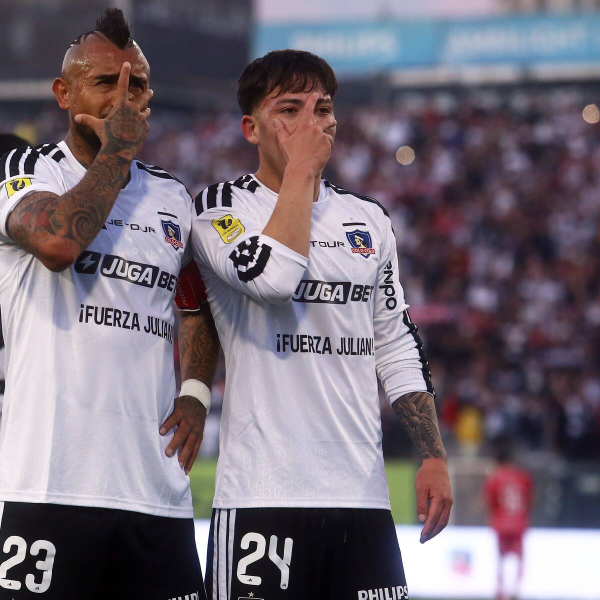 El desahogo de Ortiz, el desquite de Vidal y la ovación a Correa: el lado B de la goleada de Colo Colo ante Ñublense