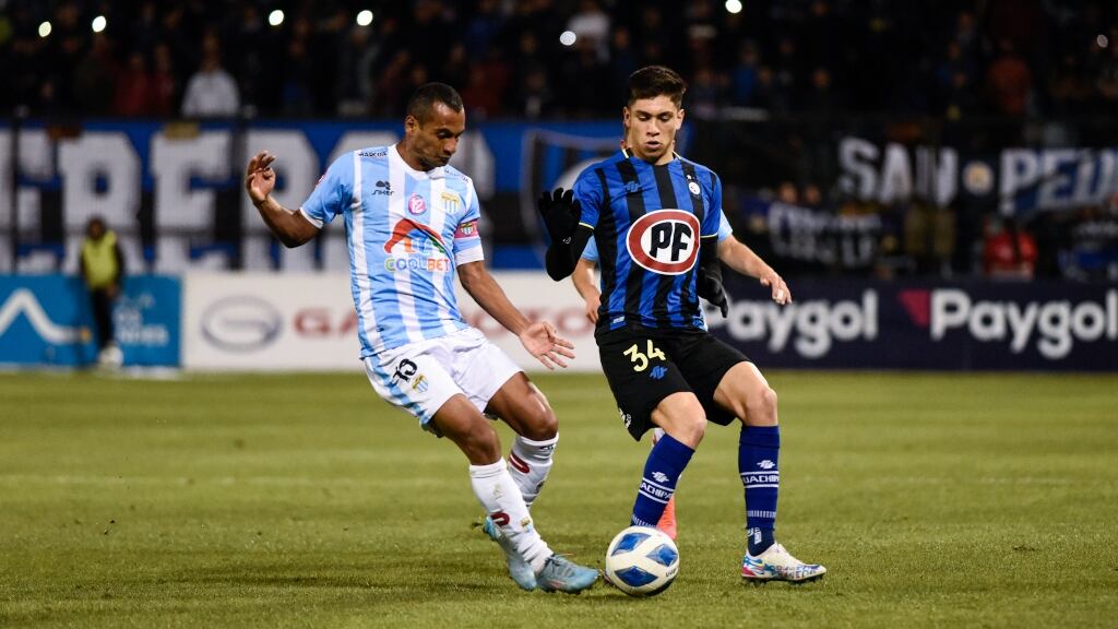 César Cortés no pierde el foco en Magallanes: "Se nos ha dado un regalo con esta campaña en Copa Chile, pero la meta es el ascenso"