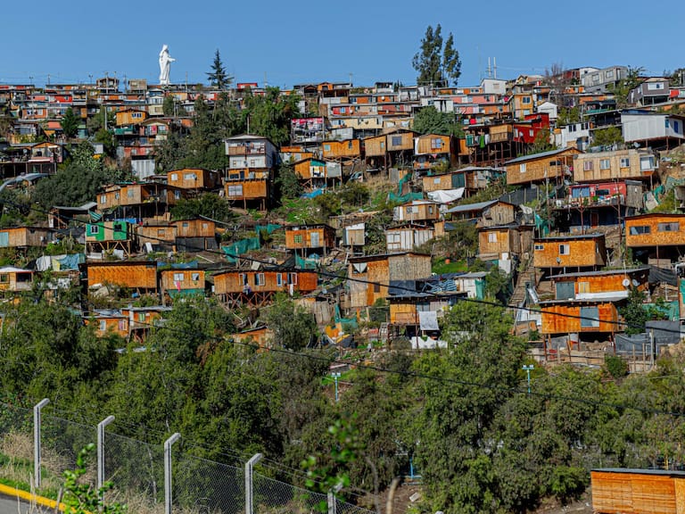 Lo Barnechea fija plazo para desalojo de toma en Cerro 18: “Una decisión responsable frente a una situación de alto riesgo