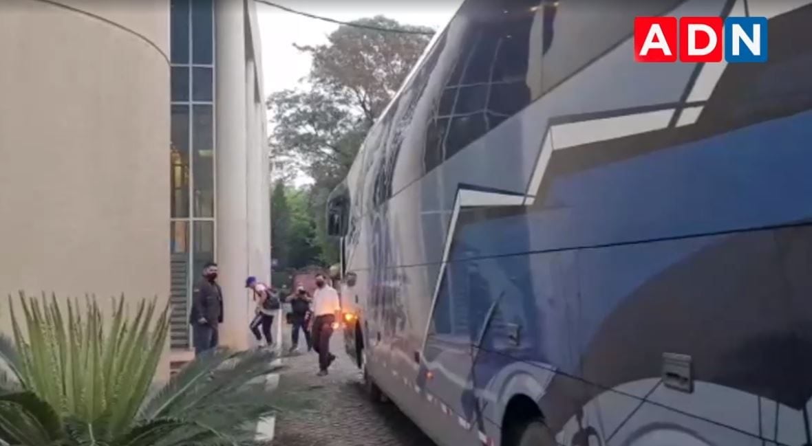 La selección chilena ya llegó a Asunción para enfrentar el jueves a Paraguay