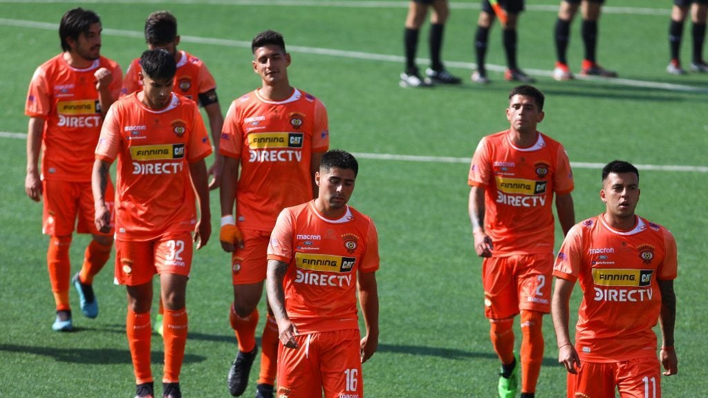 16 DE SEPTIEMBRE DE 2020/SANTIAGOPlantel de Cobreloa al terminar el primer tiempo,durante el partido vlido por la novena fecha del Campeonato Juagaenlinea.com Primera B, entre Deportes Melipilla vs Cobreloa, disputado en el Estadio Bicentenario de La Florida.
FOTO: SEBASTIAN ORIA/AGENCIAUNO