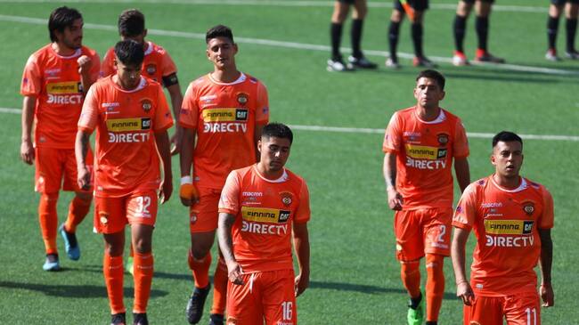 16 DE SEPTIEMBRE DE 2020/SANTIAGOPlantel de Cobreloa al terminar el primer tiempo,durante el partido vlido por la novena fecha del Campeonato Juagaenlinea.com Primera B, entre Deportes Melipilla vs Cobreloa, disputado en el Estadio Bicentenario de La Florida.
FOTO: SEBASTIAN ORIA/AGENCIAUNO