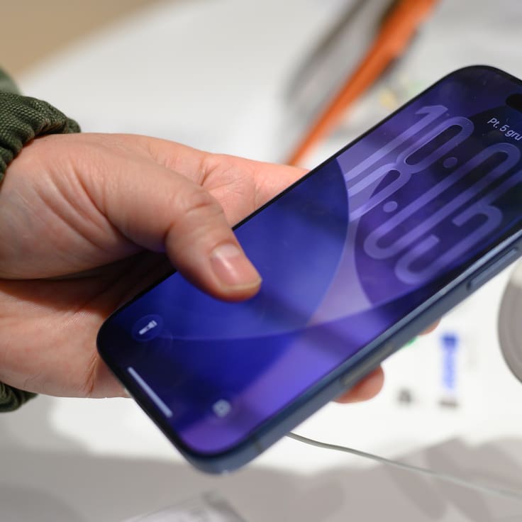 ¿Cargar un iPhone con otro iPhone? Así puedes hacerlo y estos son los modelos compatibles