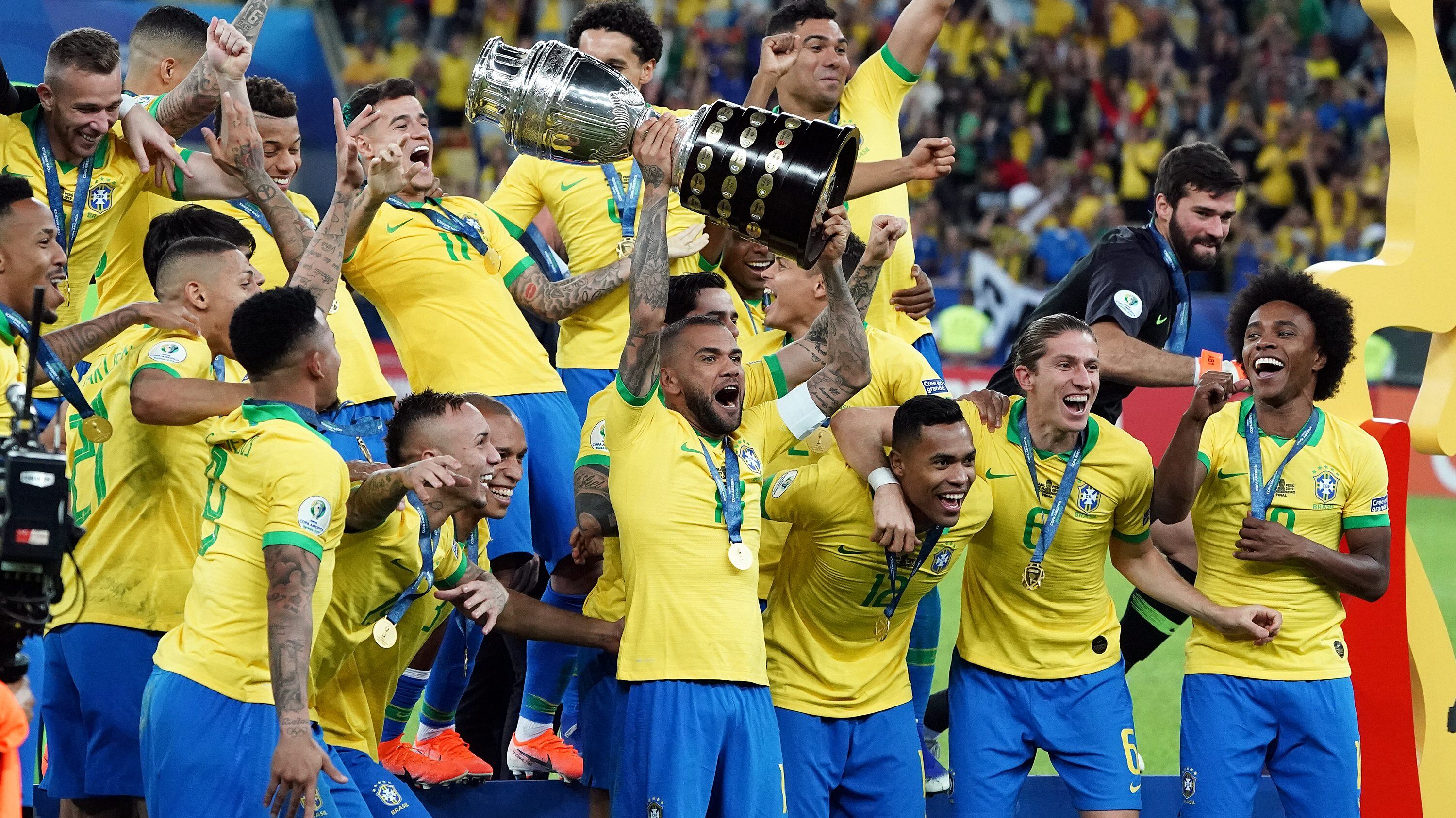 RIO DE JANEIRO, BRAZIL - JULY 07: Dani Alves of Brazil celebrates with the trophy and his teammates after winning during the Copa America Brazil 2019 Final match between Brazil and Peru at Maracana Stadium on July 07, 2019 in Rio de Janeiro, Brazil. (Photo by Koji Watanabe/Getty Images)
